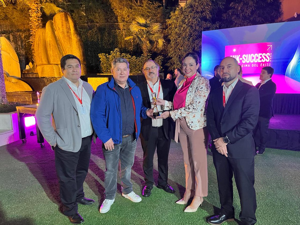 LiveSmart_cl's tweet image. Gracias @HikvisionLatam por el reconocimiento como empresa destacada en el uso de Soluciones de Seguridad CCTV Autosustentables durante el año 2023. Vamos por más este 2024. #HikvisionChile #HikSuccess