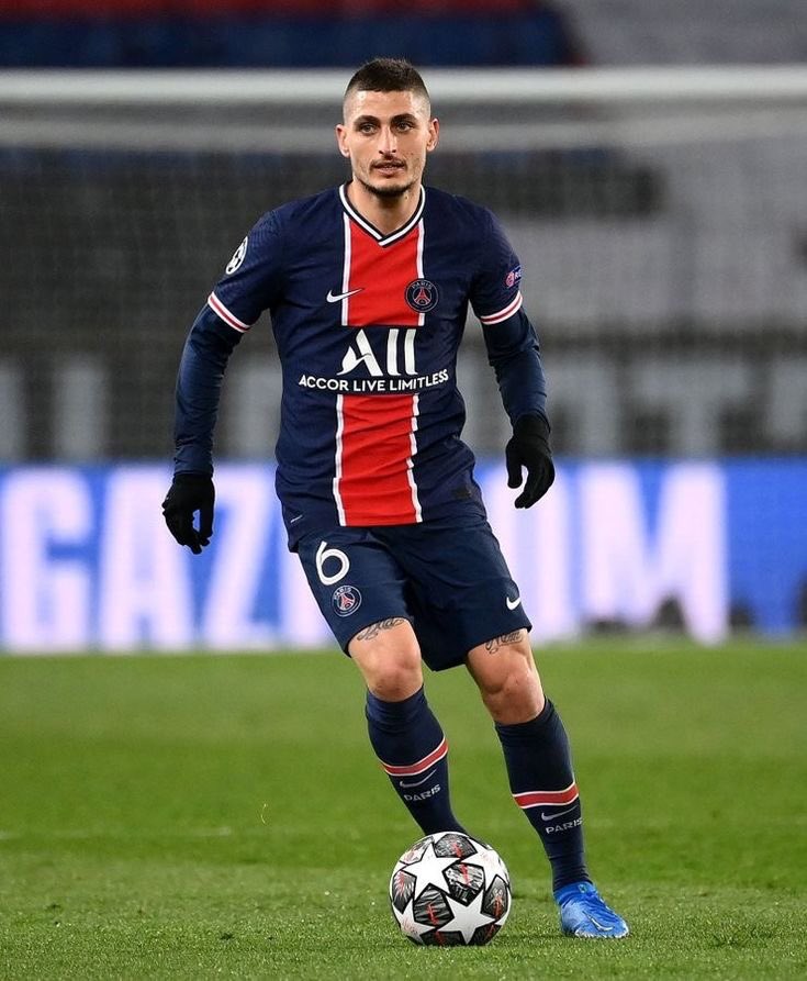 ismoo910's tweet photo. J���y croit toujours pas que chaque match j’espère voire son nom dans la feuille du match mdr https://t.co/UDeWnhpyeG