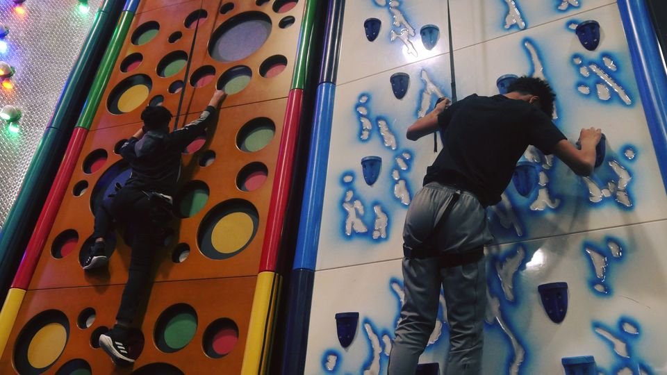 Get your mid-week thrills with discounted evening climbs! Just £9/person on Mondays & Wednesdays. Book now 👇