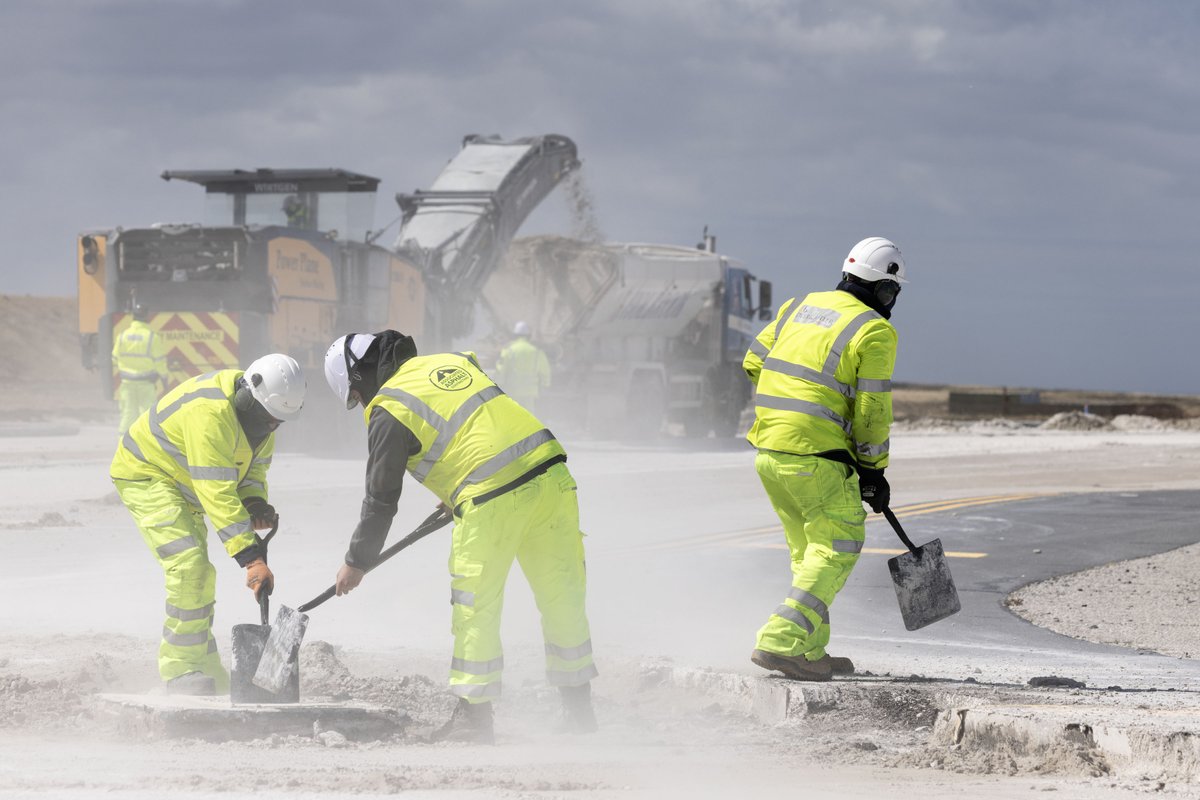 We’ve completed a project to resurface part of the airfield at Mount Pleasant Complex in the Falkland Islands for @BFSouthAtlantic. Our contractors @Mitie had to ship equipment 8,000 miles from the UK, a real challenge given difficult weather conditions. gov.uk/government/new…