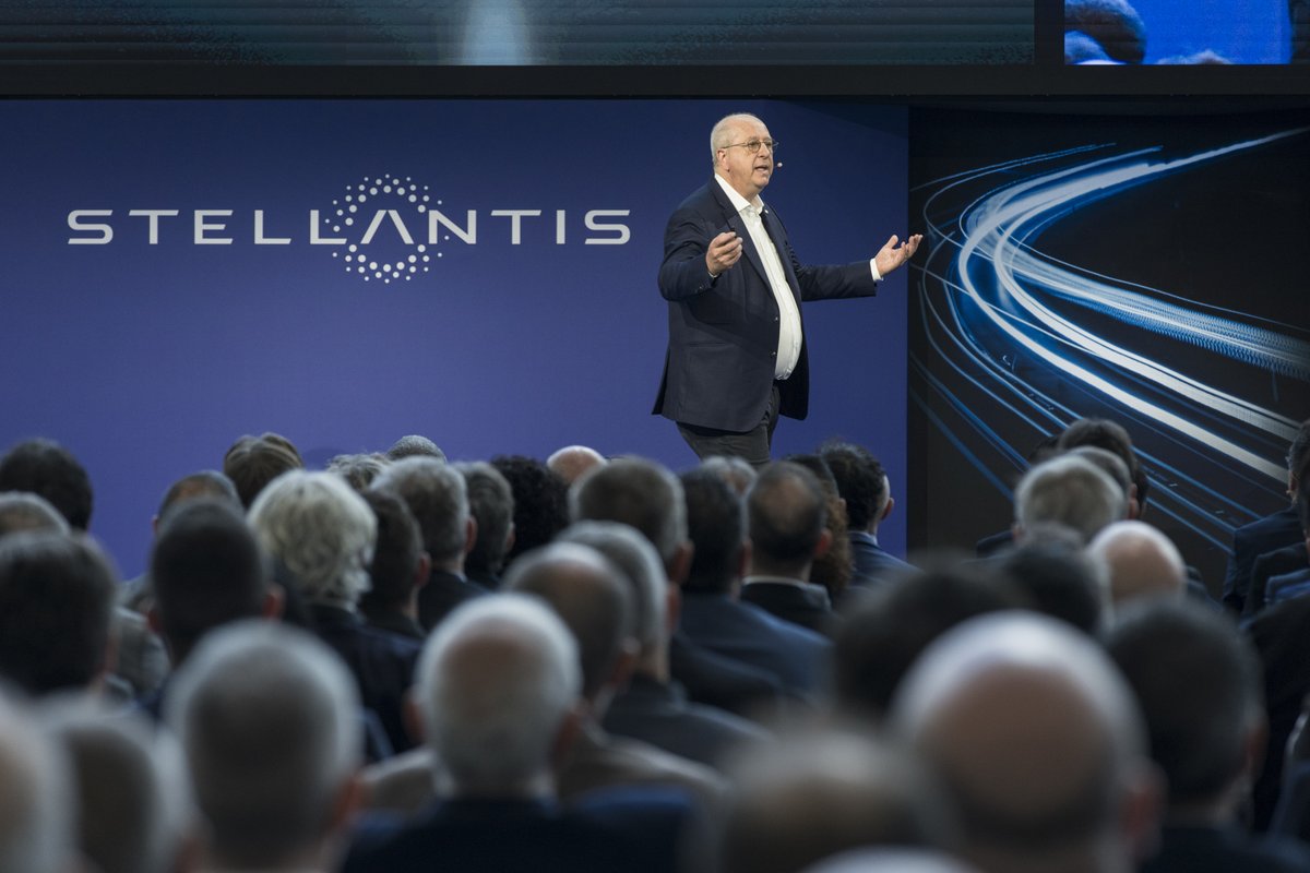 This week, alongside the other @Stellantis brand CEOs, I presented at the Italy Product Day, in my dual role as @Alfa Romeo CEO and Head of #StellantisProOne Business Unit. Over 300 dealer owners and 200 #Stellantis employees gathered in Turin for a day preview of innovative new…