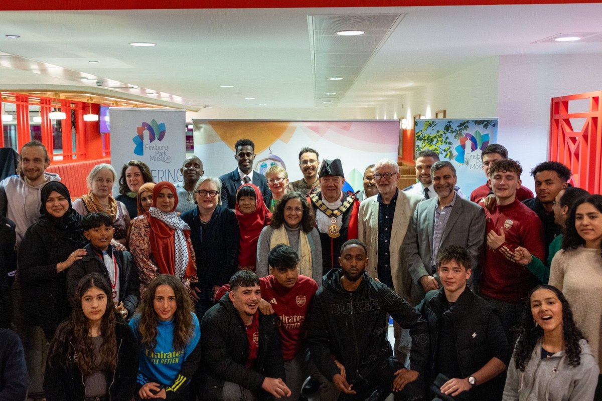 So happy to be invited to speak at last week’s fast-breaking Iftar meal alongside other lay leaders and faith leaders in Islington. The event was hosted by Arsenal and included an appearance from <a href="/ElNennY/">Mohamed ELNeny</a> It shows how much we can achieve when we work together.