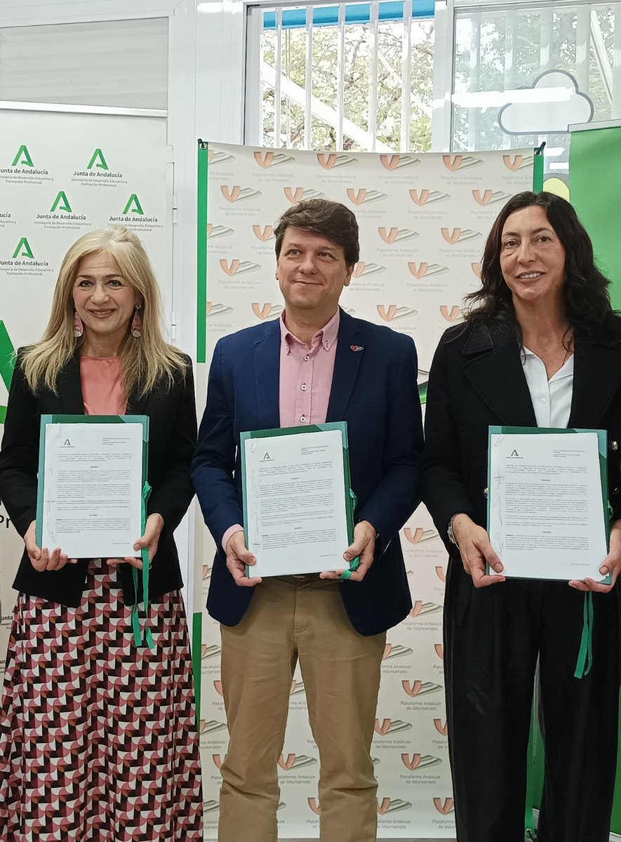 La Plataforma Andaluza de Voluntariado firma un convenio pionero con las Consejerías de @IgualdadAND y @EducaAnd para promover el Aprendizaje-Servicio en Andalucía
Más información en voluntariadoandaluz.es 
@aps_sevilla 
#Hacemosvoluntariado #voluntariadoandaluz