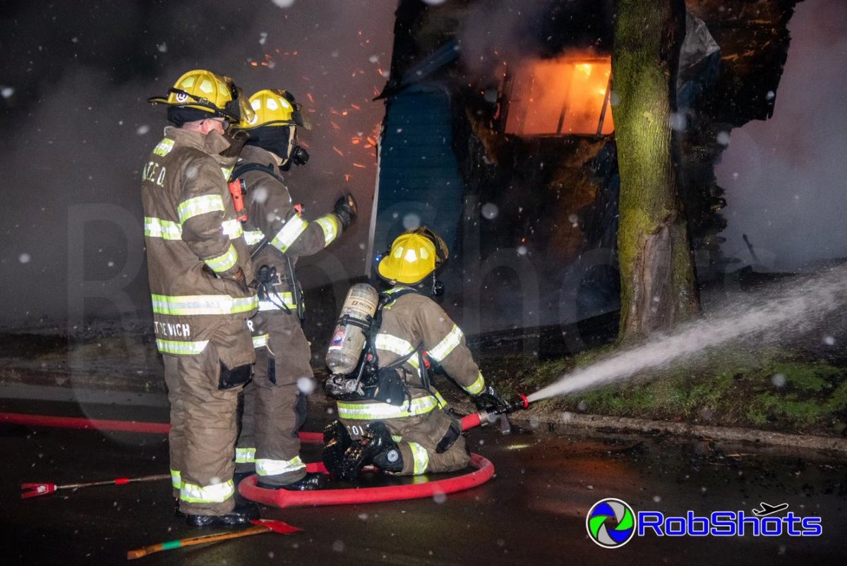 RobShots tweet media