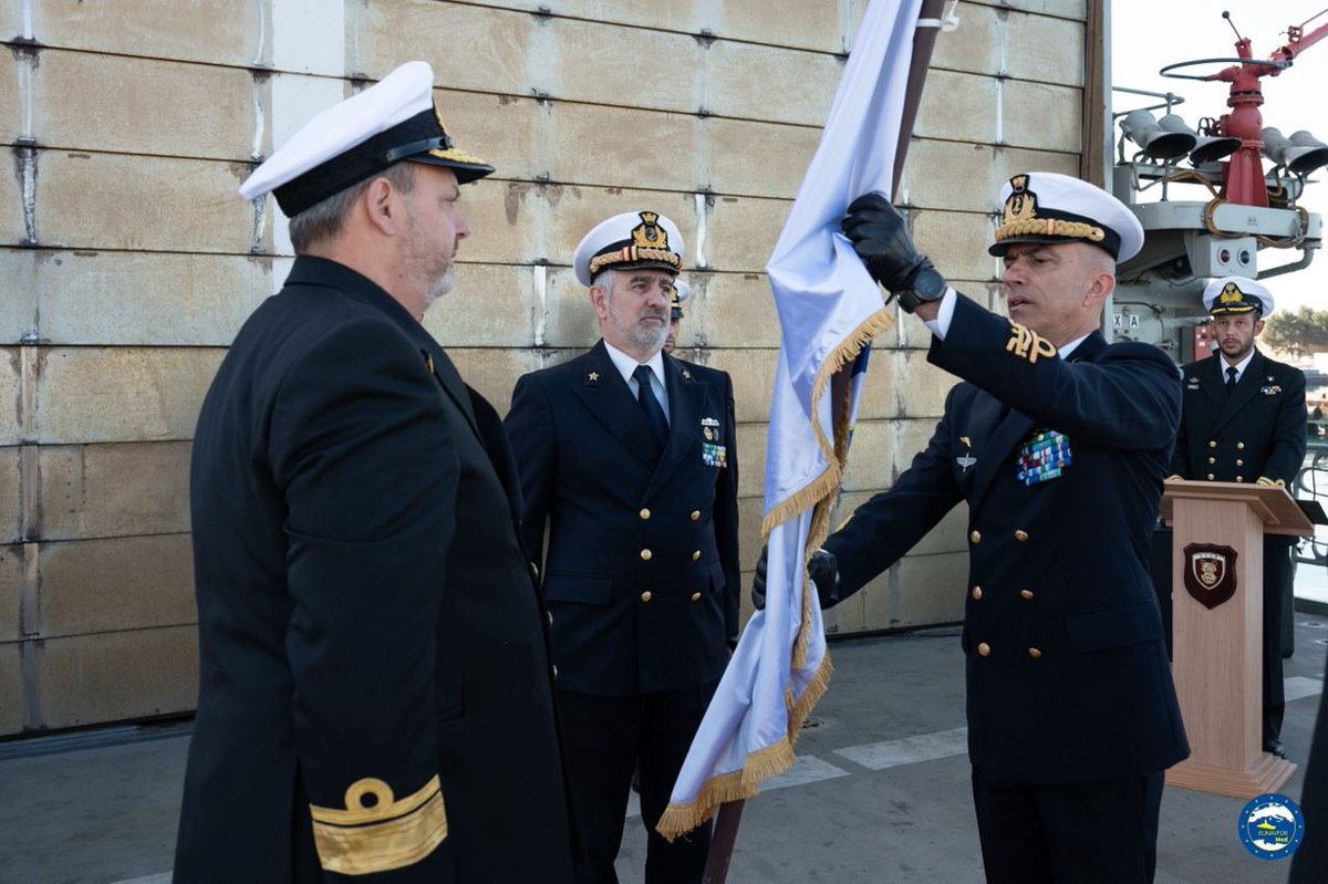 Taranto naval base, change of Command of #EU Naval Force Mediterranean Operation #IRINI Task Force 464. Aboard 🇬🇷Greek flaghip HS ELLI, RAdm Konstantinos BAKALAKOS, @NavyGR handed over command to 🇮🇹 RAdm ­­Armando SIMI, @ItalianNavy More on👉cutt.ly/pw8HMcz2 #Irini4peace