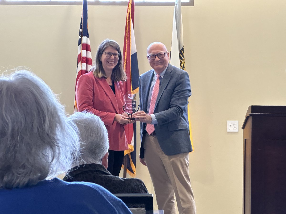 Congratulations to Dr. Beth Kania-Gosche, chair and professor of @SandTEduc, for being named Missouri S&T’s 2024 Woman of the Year! news.mst.edu/2024/04/beth-k…