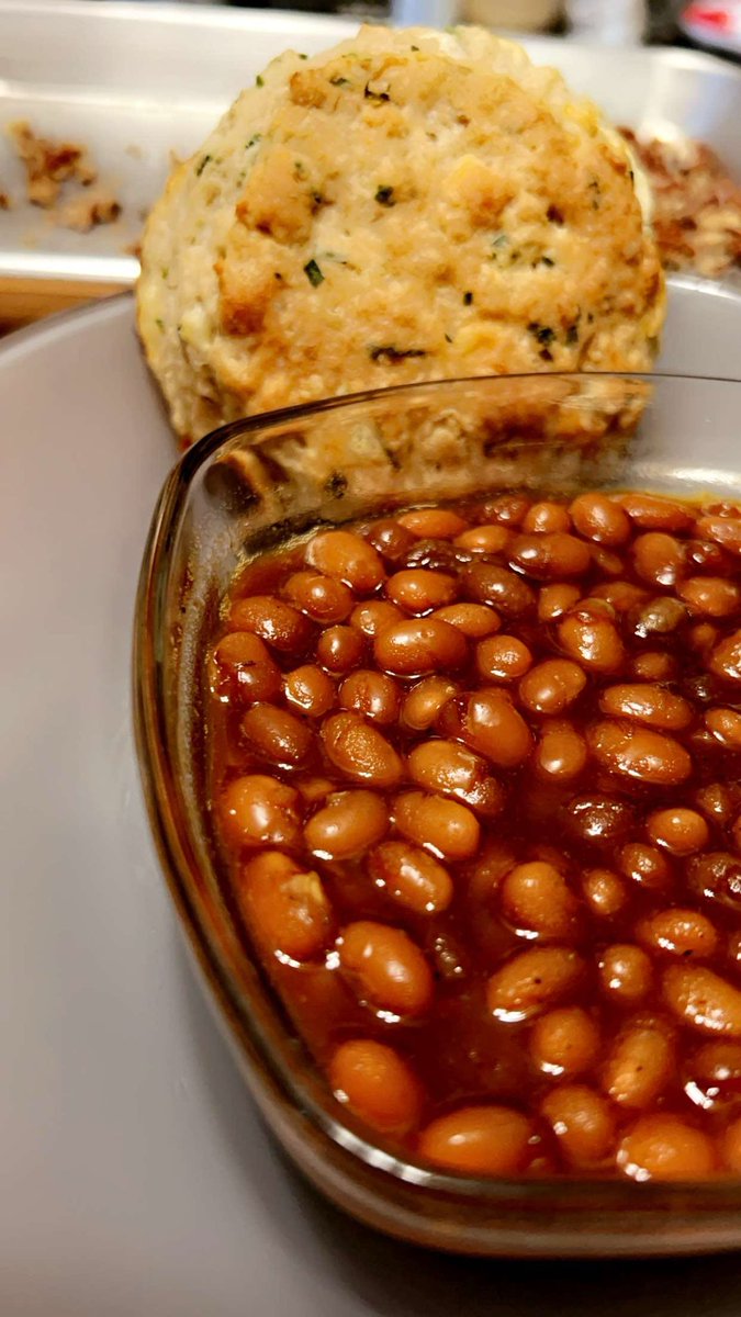 a sensible flexitarian breakfast of baked beans and a cheddar chive scone 😋