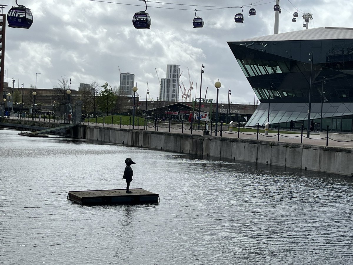 A fleeting visit to the place where the magic will happen 🗳️#LondonMayoralElection Anyone know what that duck-person statue is about?? 🦆🤔 Never noticed it before. 🚨Future script line suggestion ideas?? …will the candidates have all their ducks in a row? 🦆😂 @BBCRadioLondon