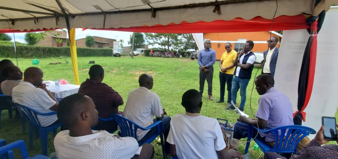 Site handover for construction of Nkongoro-Ganyenda WSSS to the Contractor. This will serve over 26,000 people in 12 villages in Nkongoro & Ganyenda Parishes in Kamwenge SC, Kamwenge District. In attendance was RDC, LCV chairperson, @min_waterUg officials and community members