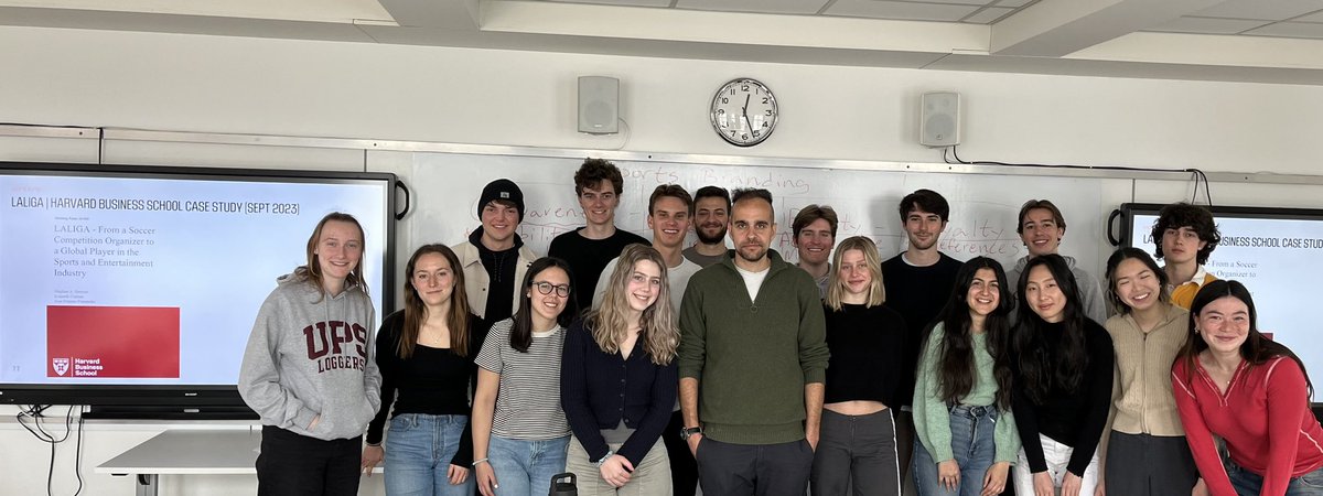 Fun #SportsBiz days in #Copenhagen culminating w/ @escolasticojff’s @LaLiga presentation for these bright American #SportsEconomics students and the discussion of our co-authored (also with Prof. Greyser) @HarvardHBS article ⚽️💡🙌🇩🇰🇺🇸🇪🇸🎓 #football #soccer #diversification