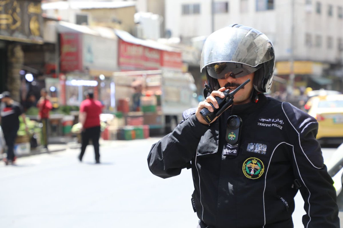 Police_Jo's tweet photo. في الجمعة الأخيرة من رمضان...

هل مشيت في الأسواق اليوم؟ أو البارحة؟ أم ستفعل غدا؟

هل شاهدتهم؟ أم اعتدت وجودهم كجزء من المكان والطبيعة والتاريخ؟

في الحر، أو البرد... صياما او إفطارا.. في أول جمعة من رمضان أو في آخرها هم معك وحولك..

#جمعة_مباركة #رمضان_كريم #الأمن_العام #الأردن https://t.co/WRE6hum6sF