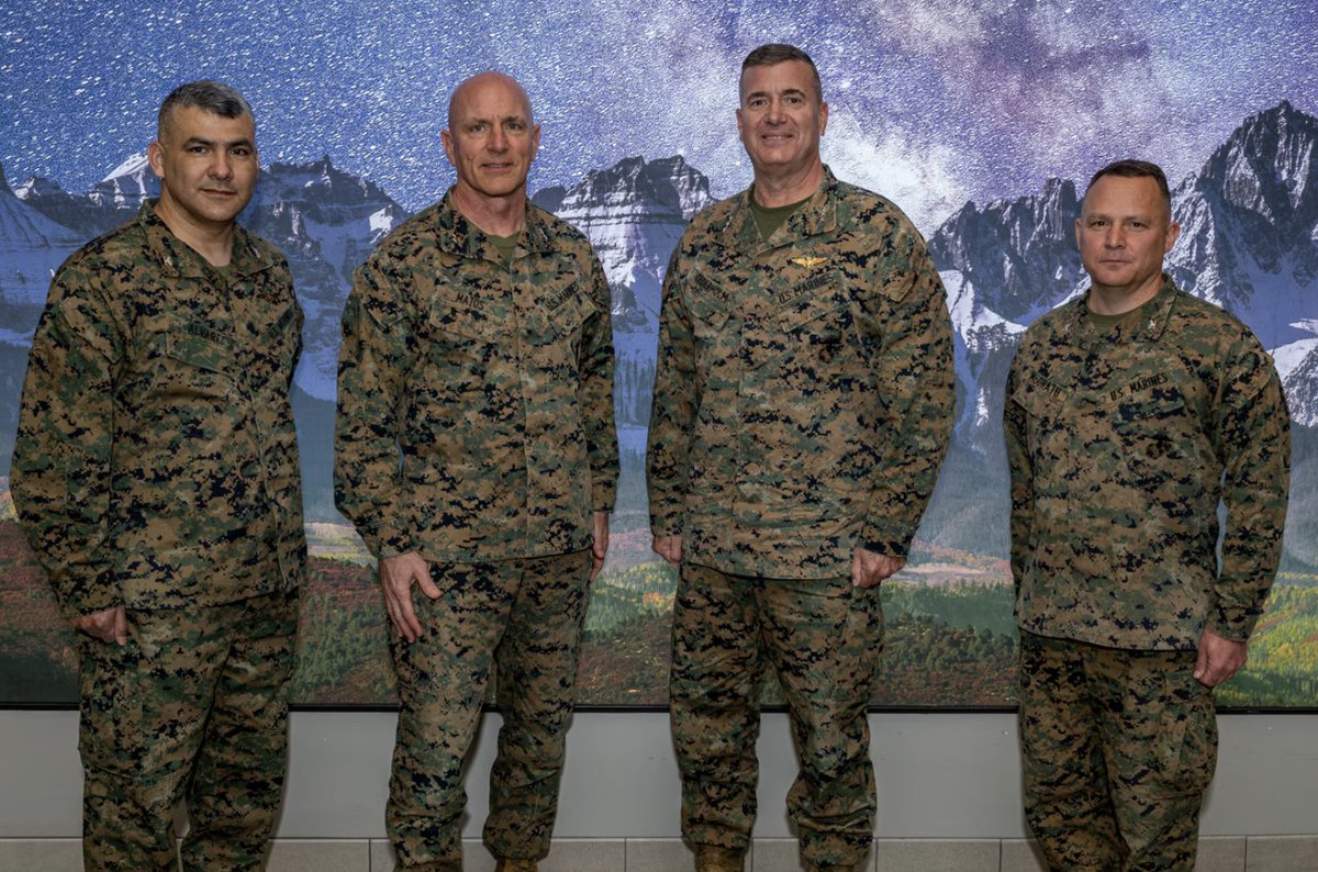 #USSPACECOM’s deputy chief of staff welcomed @USMC Lt. Gen. Michael Cederholm, @1stMEF commanding general, to USSPACECOM where he & MARFORSPACE leaders received briefings on the contributions the space domain provides the joint warfighter. 👉 tinyurl.com/munz6jr3