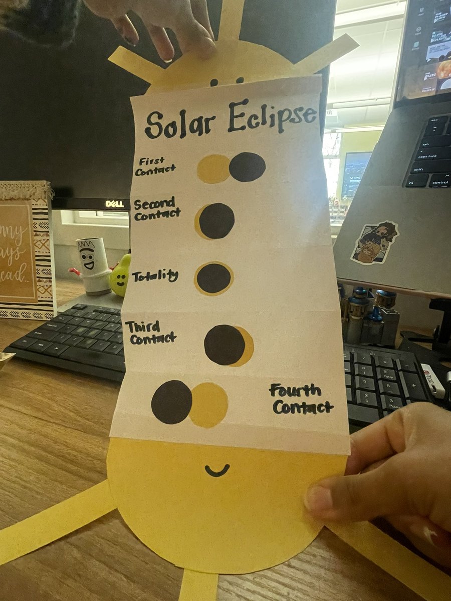 Kindergarten is learning about next week’s solar eclipse by making these fun expanding eclipse guides! ☀️🌑