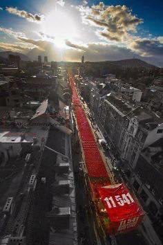 Dunja_Mijatovic's tweet photo. In memoriam: People of Sarajevo  that died during the Siege of #Sarajevo, the longest siege of a capital city in the history of modern warfare.
It lasted from 5 April 1992 to 29 February 1996. 
1,425 days
3 years, 10 months, 3 weeks and 3 days 
11, 541 civilians killed https://t.co/dB94jvwATs