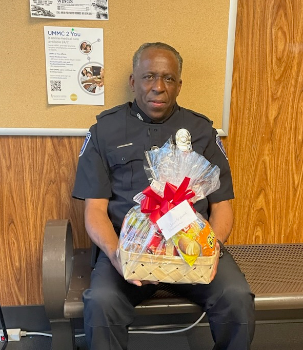 Shoutout to one of UMMC PD's best! Officer Lipsey received a gift basket from the family member of a patient he helped a few weeks prior. With it was a note saying, “Thanks so much; God bless you for the love and kindness you showed.” @UMMCnews has a good one here!