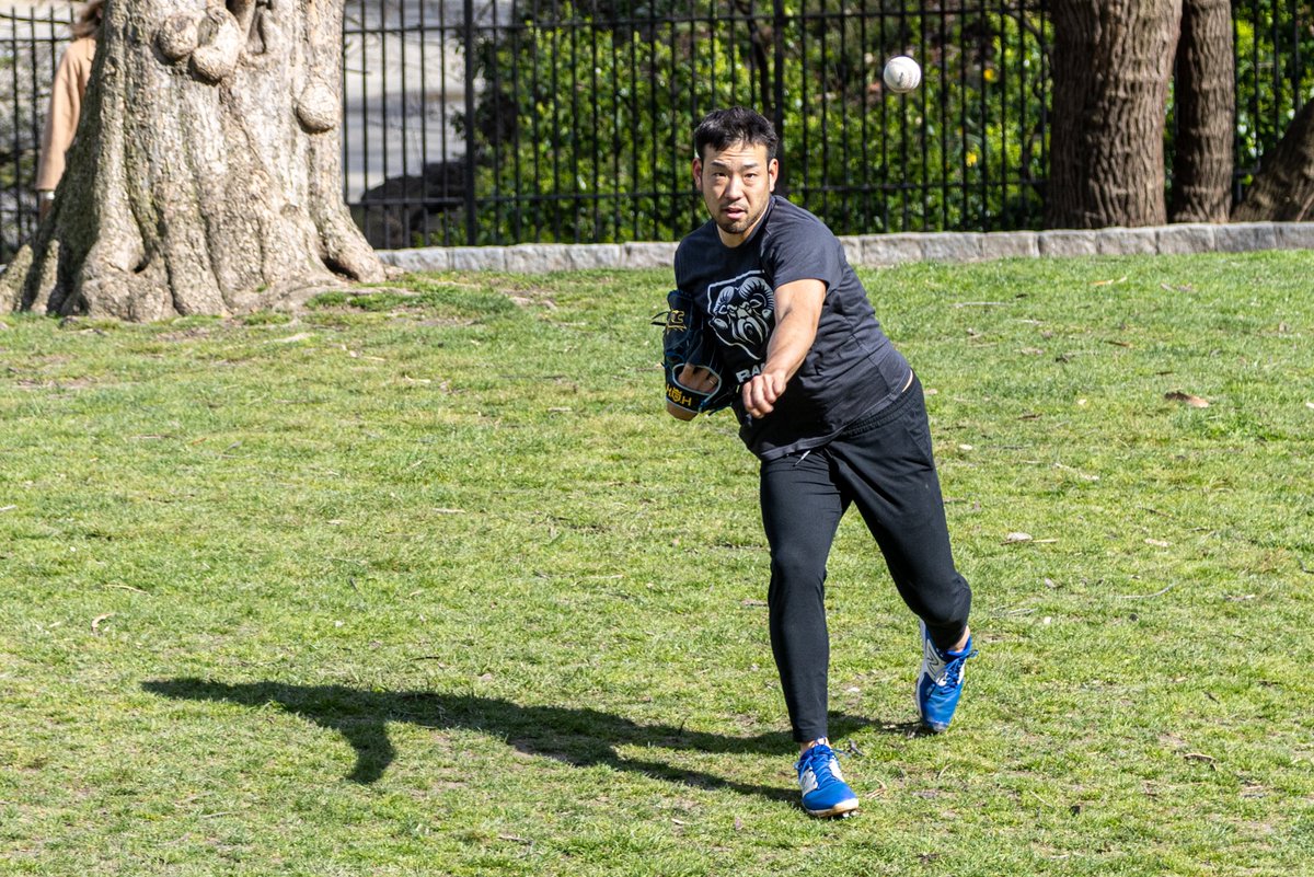 A Yusei Tradition: ⚾️ in Central Park! 今日の試合に向けて、菊池投手はまた今年もセントラルパークでキャッチボールをしました！