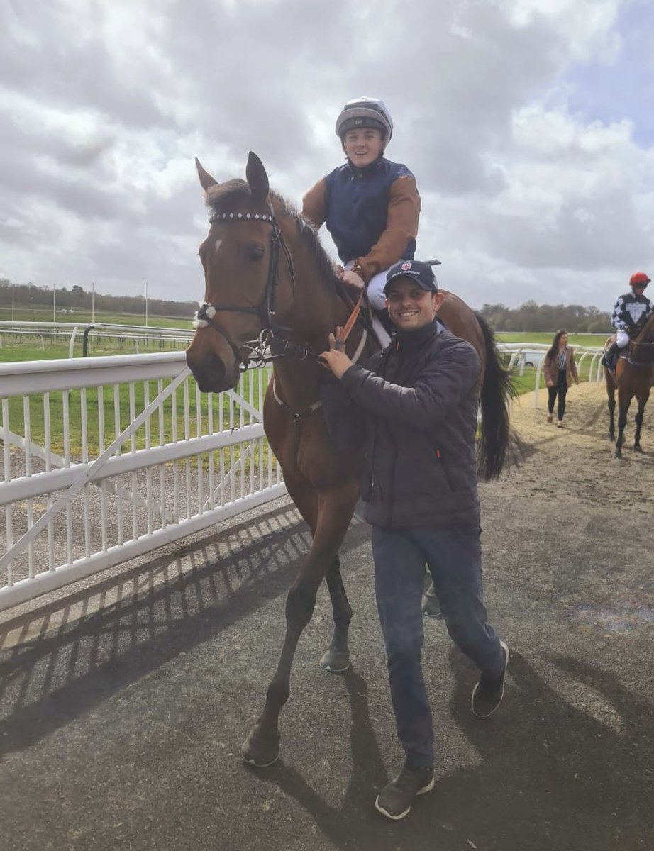 WINNER Viennoise wins impressively at Lingfield under @HollieDoyle1. Well done her owners in Benevente and to all the team at home! @tombiggs_bstock @BlandfordBldstk #winner #saxongate