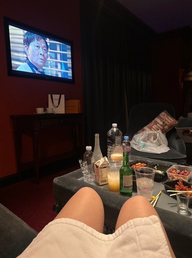 bklove199's tweet photo. #노견 #일상 혼술 너무 빨리 취하는거 같애 https://t.co/4uFsmnDlK9