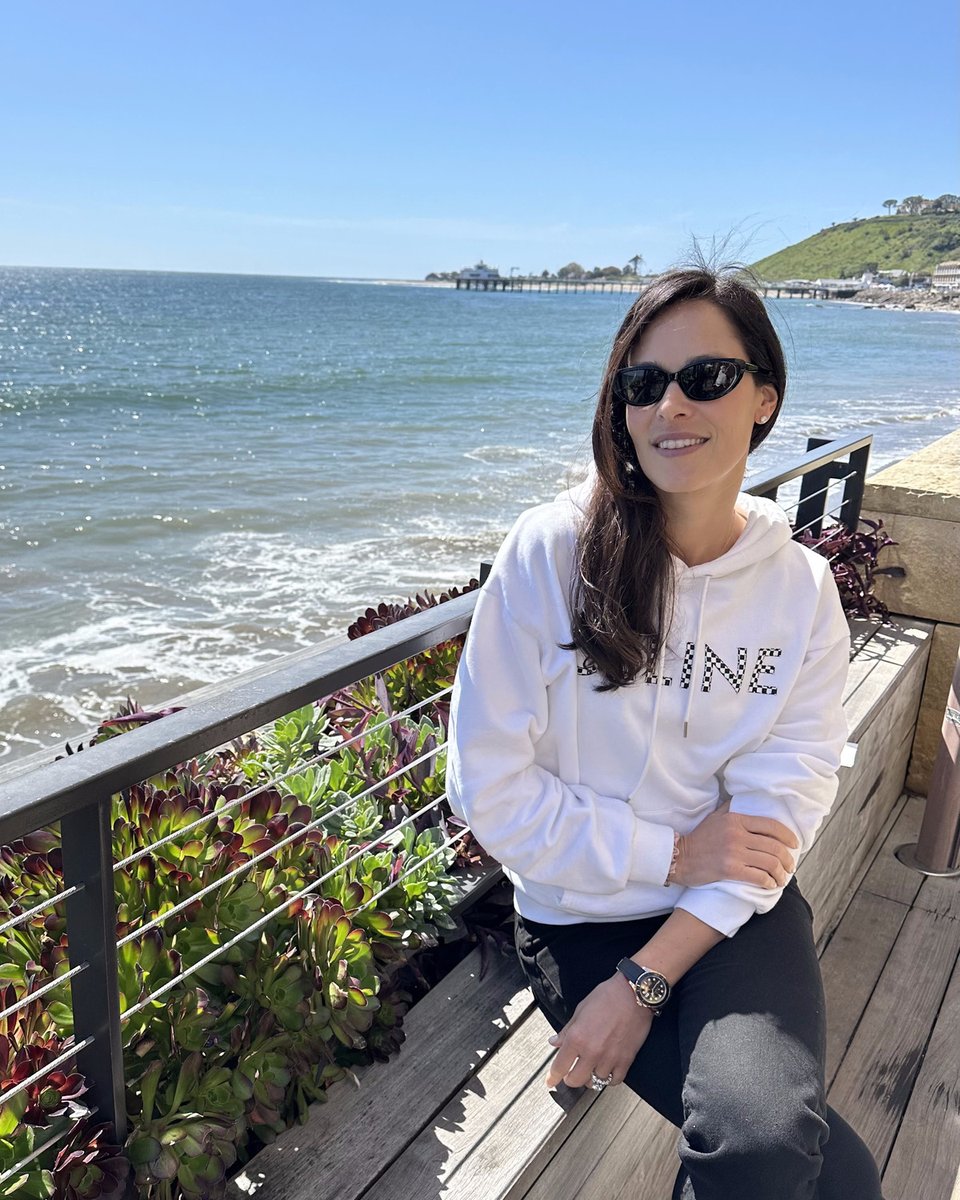 A day by the beach 🌊☀️ Your reminder to spend more time outside and do something good for your physical and mental health with minimal effort. #tb #losangeles