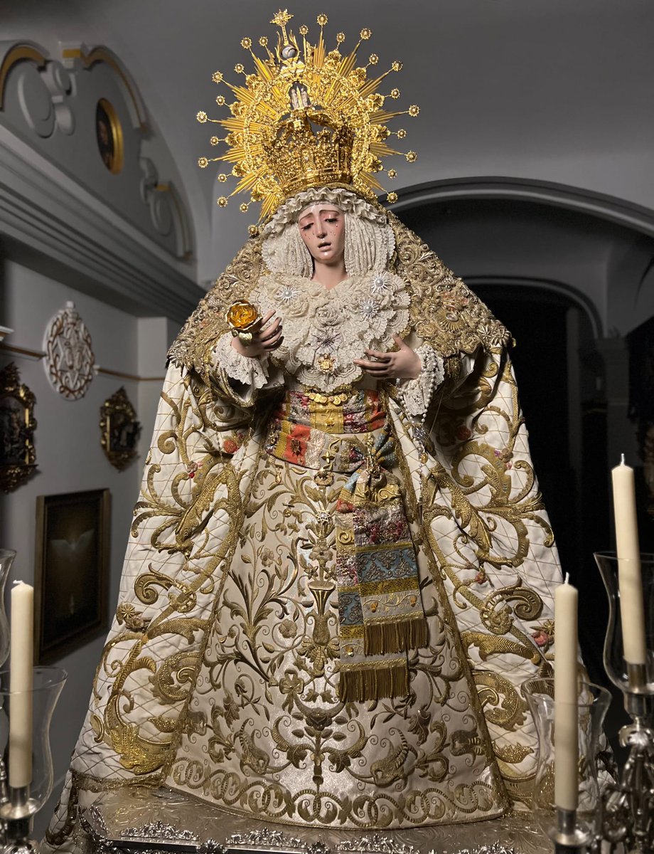 elllamadorcsr's tweet image. La Virgen de la Estrella @hdadlaestrella con el manto blanco de la Esperanza Trinitaria @Hdad_Trinidad para el traslado de mañana a Santa Ana con motivo de la función del 350 aniversario de la fusión de las hermandades de Las Penas y La Estrella