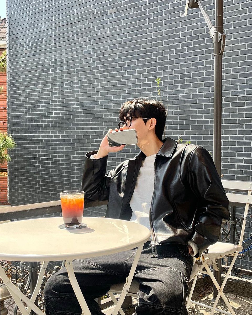 pearlinlovely's tweet photo. 240405 #임준서 인스타

식목일이라 머리에 나무를 심어봤어요🌱 https://t.co/VxH4Vxhwnt
