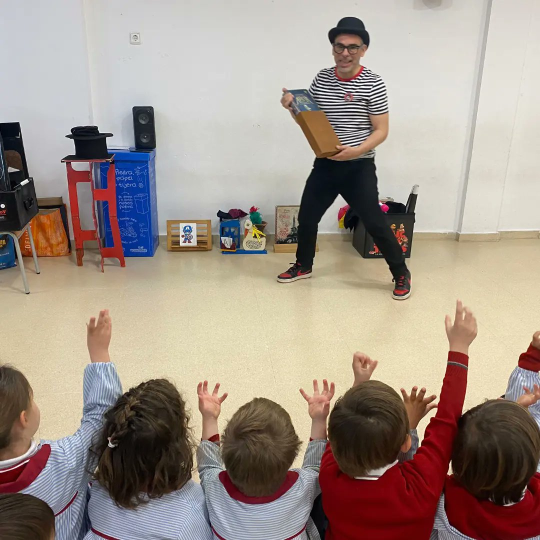 CValdefuentes's tweet photo. ¡Hoy en 2° de Infantil hemos tenido visita sorpresa! Hemos podido disfrutar y divertirnos viendo al Mago Afonso. 💫💫🧙🏼🎩💫💫
#Educare #Educar #FormamosPersonas https://t.co/6lWI4ERPMR
