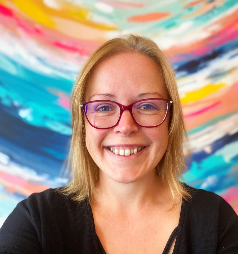 Jo Middleton (<a href="/mummyblogger/">Jo Middleton 🐱</a>) is making her debut at <a href="/AvonBooksUK/">Avon Books UK</a> with comedy crime novel Happy Bloody Christmas

bookbrunch.co.uk/page/article-d… (£)