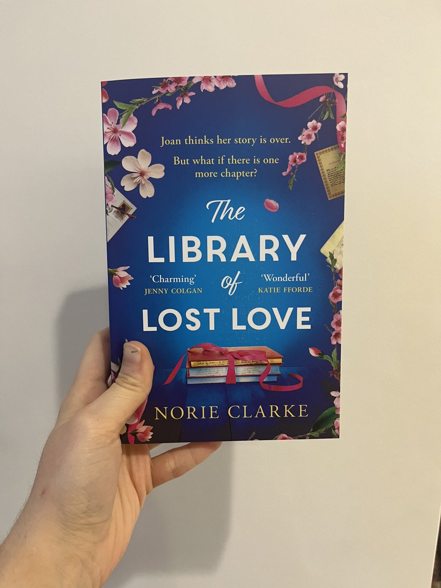 Seeing finished copies for the first time never gets old & this one can’t be more stunning. The Library of Lost Love @norie_clarke is already out in ebook, but if you can wait the wonderful paperback will be shortly in your bookshop’s shelves (23/05) ✨💖