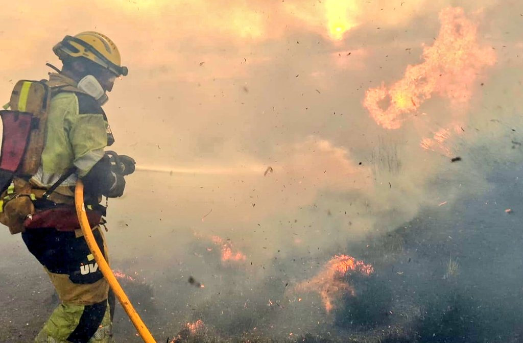 kajukenbero's tweet photo. Seguimos a pie de cañón 💪 #bombersforestalsenlluita
#losdeamarillo
#algunosquesabendefuego https://t.co/4fB8Dzugse