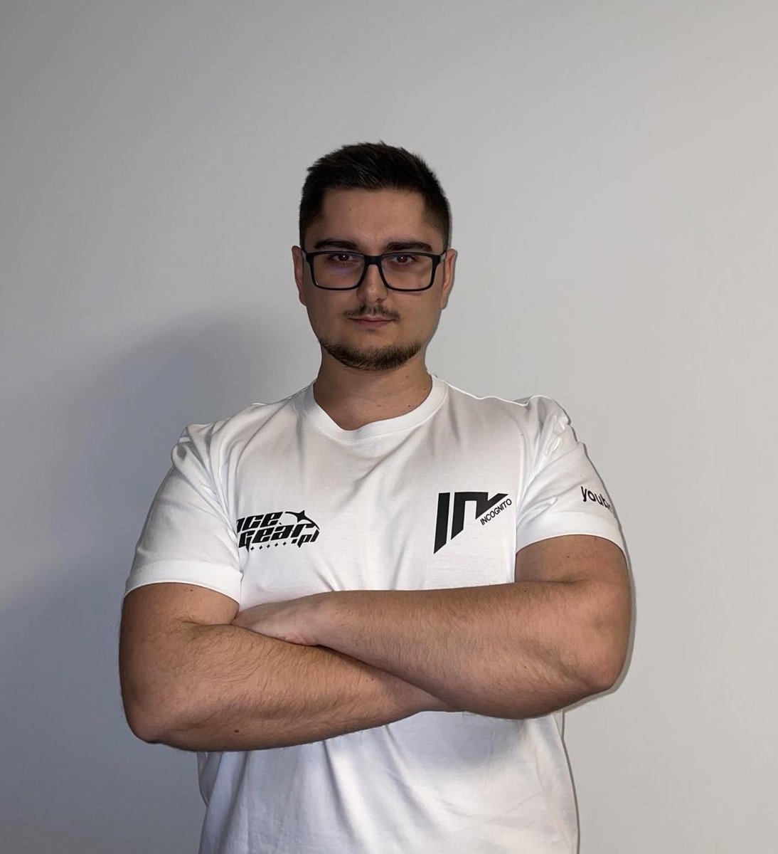 Siemanko, mamy małe ogłoszenie przed dzisiejszym meczem na <a href="/BLVKHVND/">BLVKHVND</a> (zapraszamy o 18:00, stream TBA) 👇🏼

Otóż niestety z powodu nieobecności naszego kochanego trenera @keremekesze, zastąpi go doskonale Wam znany Pan Profesorek - <a href="/youbreakval/">youbreak</a> 🤓

Do zobaczenia o 18:00! 🫡