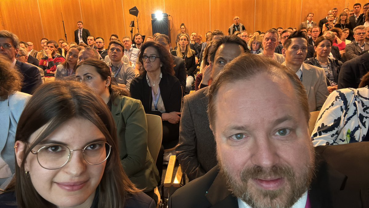Georg Fürnau (@gfurnau) on Twitter photo Sitzung der <a href="/DGK_AG3/">AG3 - Kardiovaskuläre Intensiv- und Notfallmedizin</a> mit full house. Spannendes Programm zum Thema kardiovaskuläre Inzensivmedizin.
<a href="/cjungMD/">Christian Jung</a> <a href="/TobiasGraf11/">Tobias Graf</a> Markus Ferrari <a href="/BenediktSchrage/">Benedikt Schrage</a> <a href="/JaninePoss/">Janine Pöss</a> <a href="/DGK_org/">Deutsche Gesellschaft für Kardiologie</a> <a href="/thiele_holger/">Holger Thiele</a> Sitzung der <a href="/DGK_AG3/">AG3 - Kardiovaskuläre Intensiv- und Notfallmedizin</a> mit full house. Spannendes Programm zum Thema kardiovaskuläre Inzensivmedizin.
<a href="/cjungMD/">Christian Jung</a> <a href="/TobiasGraf11/">Tobias Graf</a> Markus Ferrari <a href="/BenediktSchrage/">Benedikt Schrage</a> <a href="/JaninePoss/">Janine Pöss</a> <a href="/DGK_org/">Deutsche Gesellschaft für Kardiologie</a> <a href="/thiele_holger/">Holger Thiele</a>
