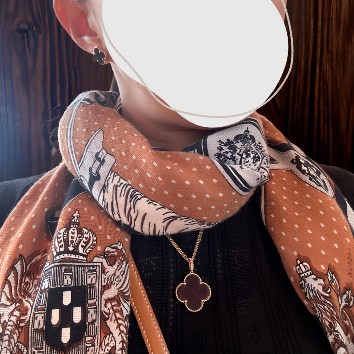 bitdeyance's tweet photo. コンミニちゃん初おろし☺️ 
ドライブがてら🍊へふらふらと🫶

金具に、指紋がえぐく着くので、ツイリー巻いて、指紋ふきふき😳
ジュエリー🍀は、ブラウンに合わせてレターウッド🪵めちゃくちゃ木目って感じでお気に入りです✨ https://t.co/oDnfh5MYrI