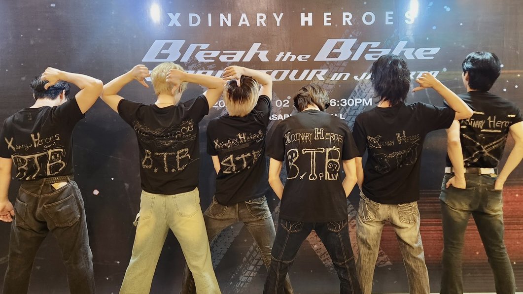 jooyeonsfan's tweet image. ode drew the designs of their black tshirts for the tour by himself! he's so talented really 👏🏻