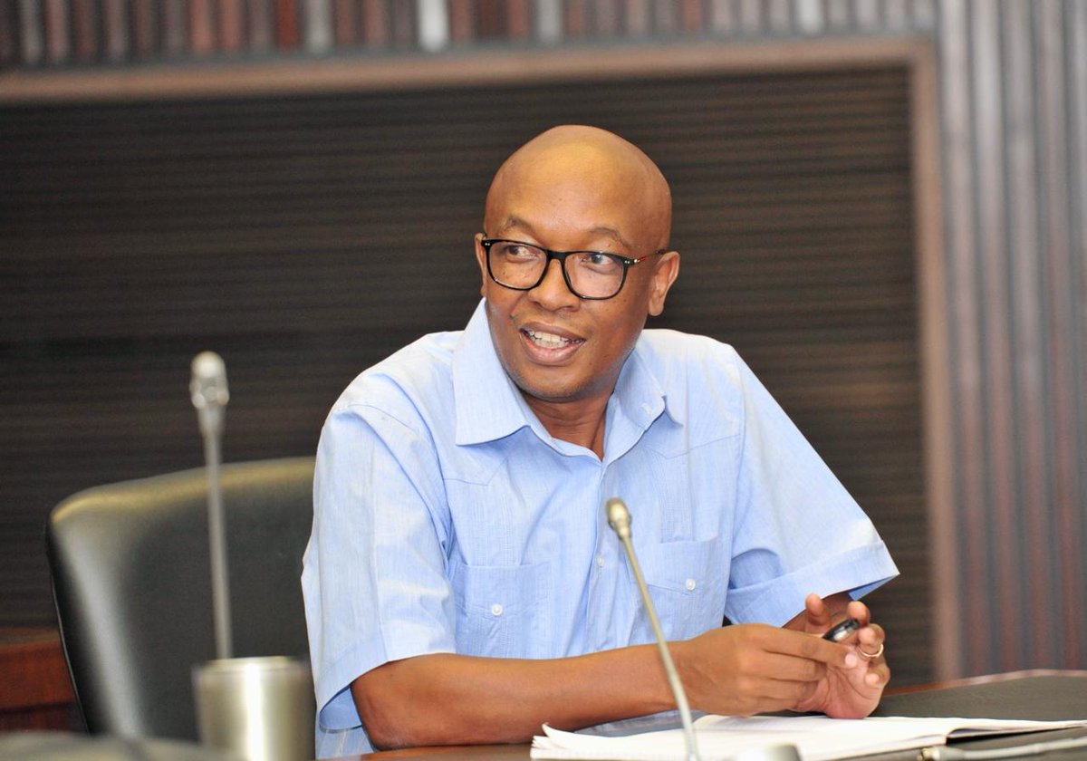 TauParks's tweet image. 📍87 Hamilton, Arcadia l 05 April 2024 l
Today, we convened an internal Service Delivery Interventions meeting. The meeting was attended by officials from DCoG, MISA, and the RMO led by DG Tshangana and CEO Kgomo.

#LocalGovatWork