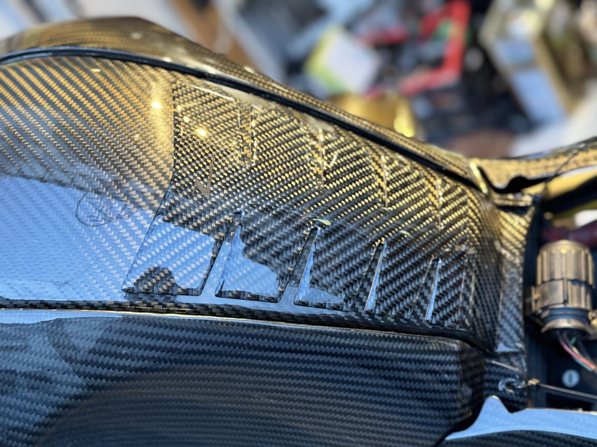zancre_GS's tweet photo. #R1200S
乗る前にやる事やって乗れよ‼️
#Ztechnik
カーボン
タンクパッド
#KatsuradaMotors Accessories
#桂田ミノルの海外裏パーツ事情
☝️☝️
BMWモトラッド乗っている
ビーマーの人でも知っているのは
10%にも満たないだろう。
#BMWモトラッド https://t.co/AzknHOsXCf