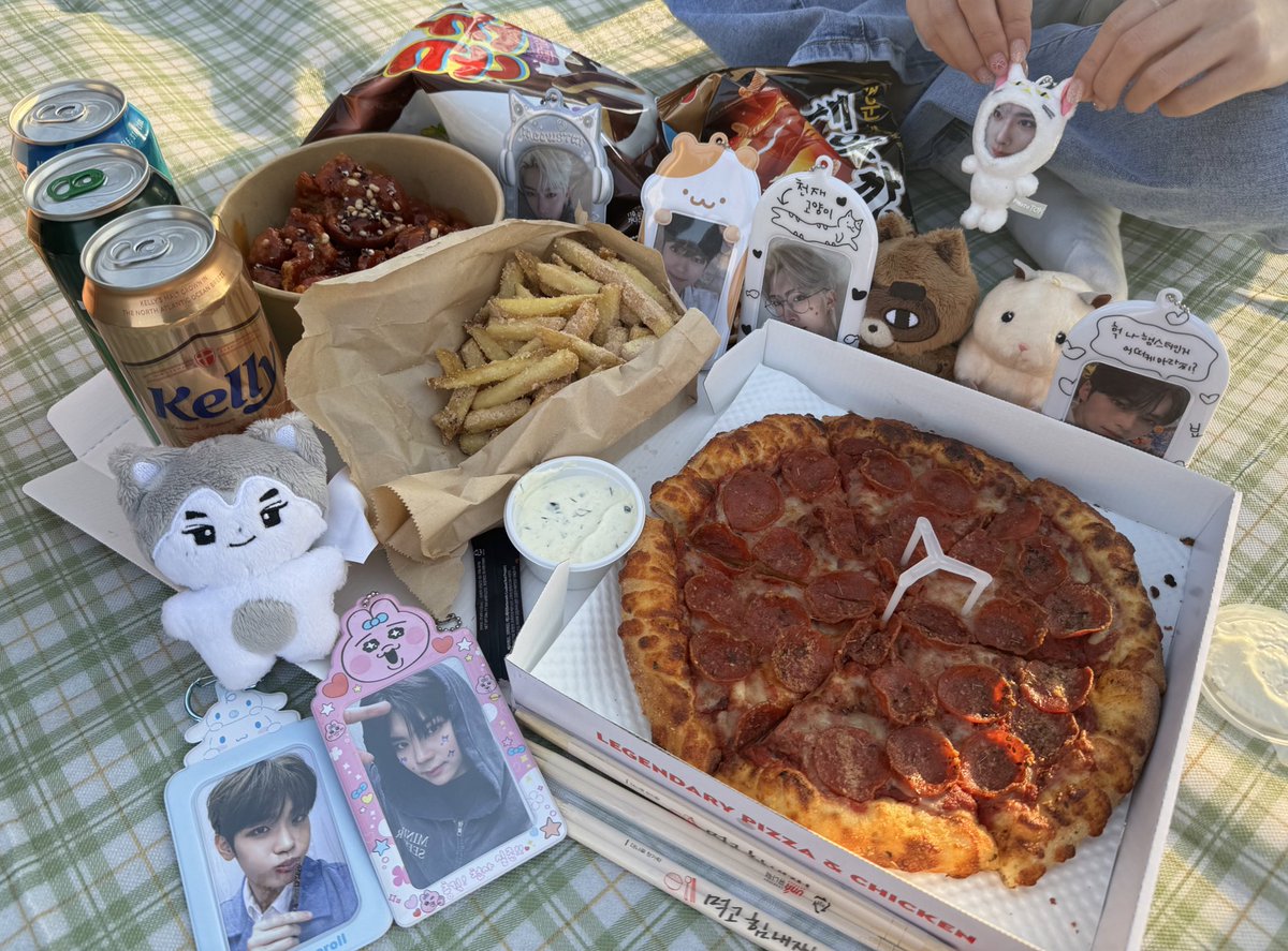 #우_리키_리만_먹자 #갈비
#한빈이_입속으로_올인해
#밥건욱 #태래비전출연맛집 

봄이 그렇게도 좋냐 멍충이들아-!!!!!!!!!