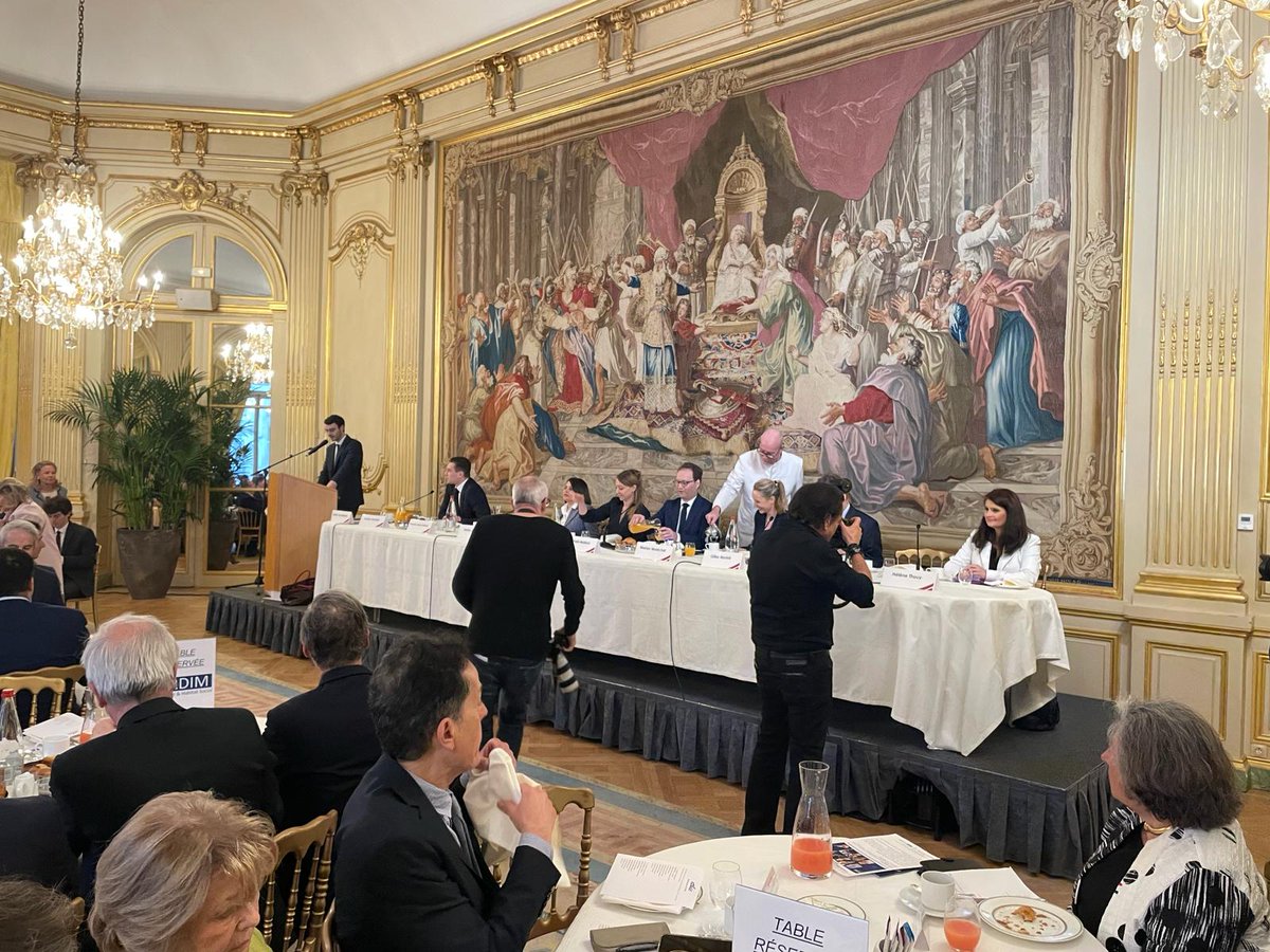 [Rencontre] Ce matin, @NicolasHurtiger, président du #SynerpaDomcile, a participé à un petit déjeuner organisé par le mouvement ETHIC, où il a rencontré les candidats aux prochaines élections européennes. L'occasion d'aborder avec eux les enjeux et les problématiques du…