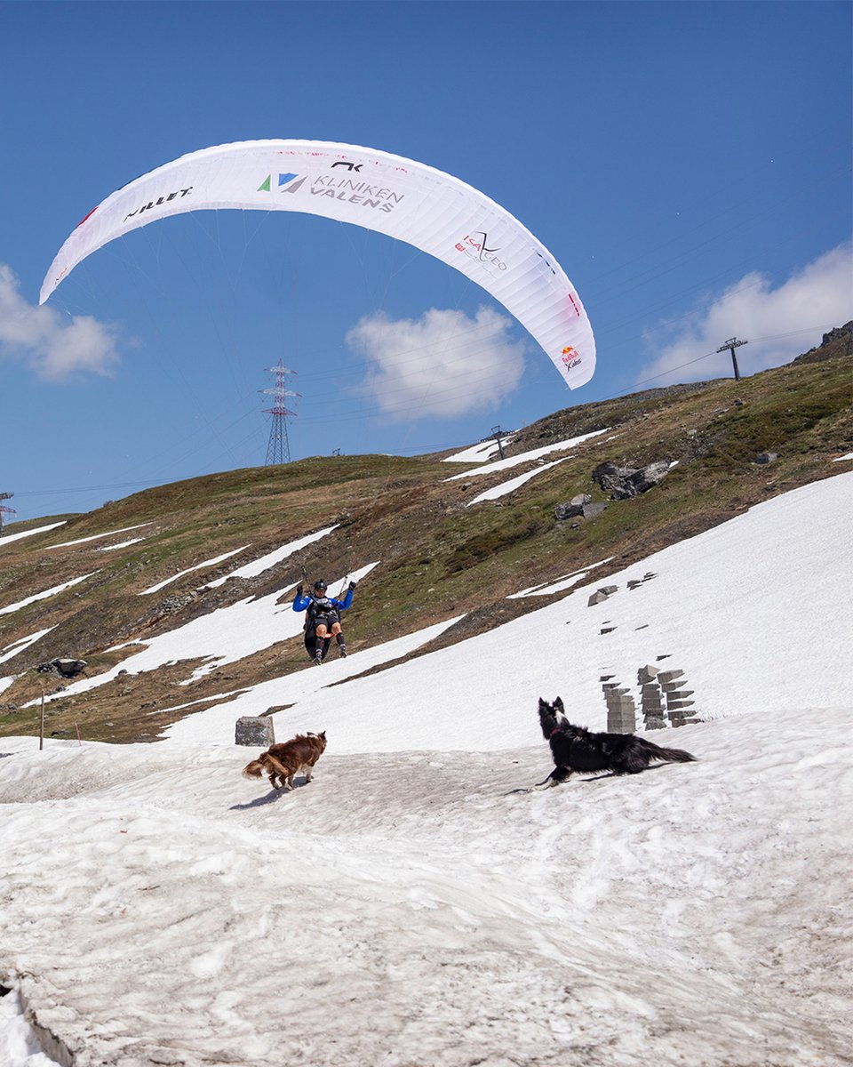 RedBullXAlps's tweet photo. The highs of Col du Petit Saint-Bernard ๐ซ๐ท๐
Say 'gliiide' ๐๐คณ
#redbullxalps #adventure #race #paragliding #hikeandfly #turnpoint #france #montblanc https://t.co/LRXMeUhA3V