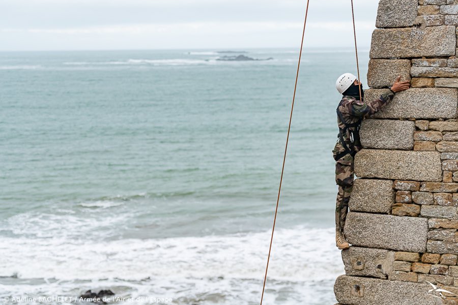 [Maintien des compétences] L'EP de la BA 110 de Creil s’est rendu récemment au Centre d’Initiation Commando du Fort de Penthièvre en Bretagne où nos commandos ont pu développer, dans un environnement exigeant, leur résilience et leur capacité d’adaptation.