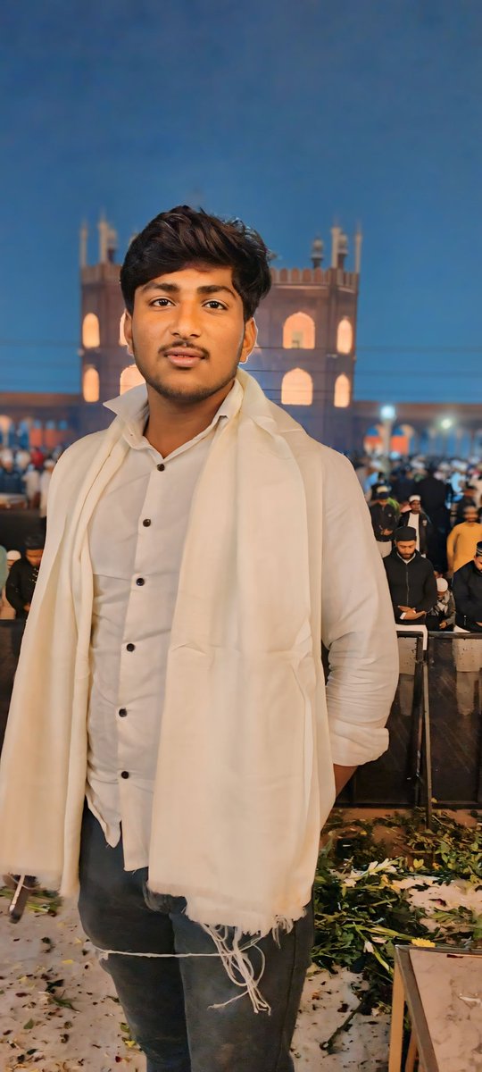 gkhan0082's tweet photo. Ramadan ka akhri Jumma Mubarak ho. Ramadan jaa raha hai,jitni ho sake nekiya bator lo. #Ramadan https://t.co/ucBHf27kqF
