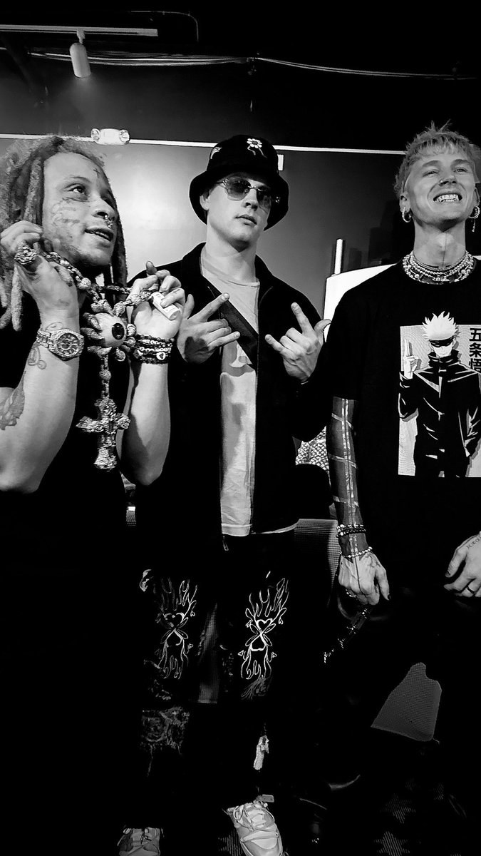 trippieredd's tweet image. Shout out to @JoeyB for pulling up tonight. Ohio boys stand up. By the way his left wrist and right wrist is ready. mvp season loading