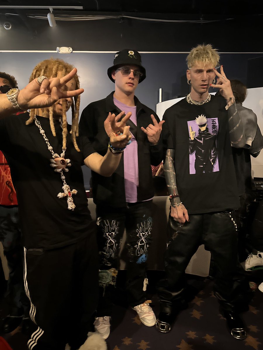 trippieredd's tweet image. Shout out to @JoeyB for pulling up tonight. Ohio boys stand up. By the way his left wrist and right wrist is ready. mvp season loading