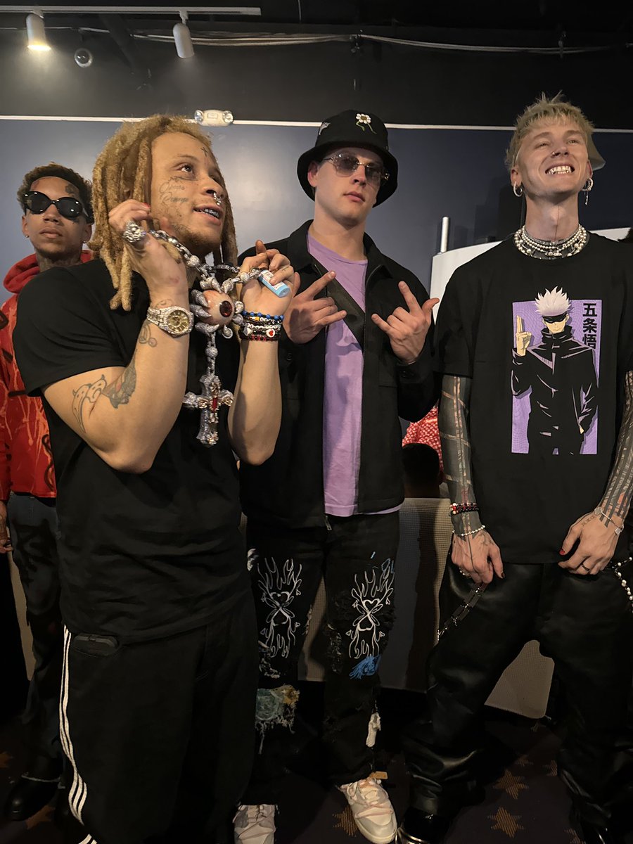 trippieredd's tweet image. Shout out to @JoeyB for pulling up tonight. Ohio boys stand up. By the way his left wrist and right wrist is ready. mvp season loading