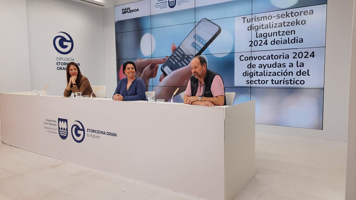 Hoy en la presentación de estas ayudas a la digitalización de la industria turística junto a representantes de <a href="/Hagoos_FF/">hagoos</a> y Atotxa Rooms, ejemplos de éxito de la pasada convocatoria.

Proiektu berriak eta aurrerapen teknologikoekin lotutako ekimenak sustatuz.

#ZUREtzatGipuzkoa