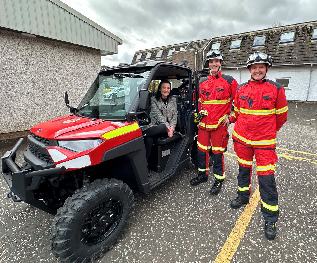Community Safety Minister @SiobhianAyr joined @fire_scot at Dunblane Fire Station as they raised awareness of their Wildfire Campaign. Ms Brown saw specialist equipment used to fight wildfires & thanked staff for their work in keeping people safe. 👉: ow.ly/1KVb50R94JE