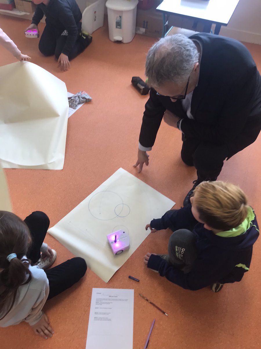 61Ien's tweet photo. Codage et programmation dans la classe de CE2/CM1 de l’école publique de Moulins-la-Marche. Échanges réflexifs, coopération et créativité. #ENIR @dsden61 https://t.co/Zs6wW3hCHD