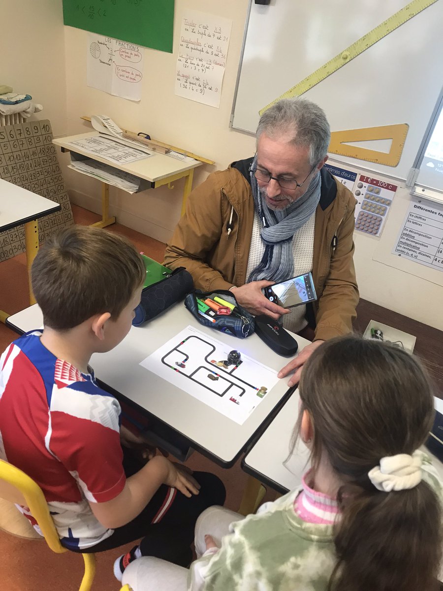 61Ien's tweet photo. Codage et programmation dans la classe de CE2/CM1 de l’école publique de Moulins-la-Marche. Échanges réflexifs, coopération et créativité. #ENIR @dsden61 https://t.co/Zs6wW3hCHD