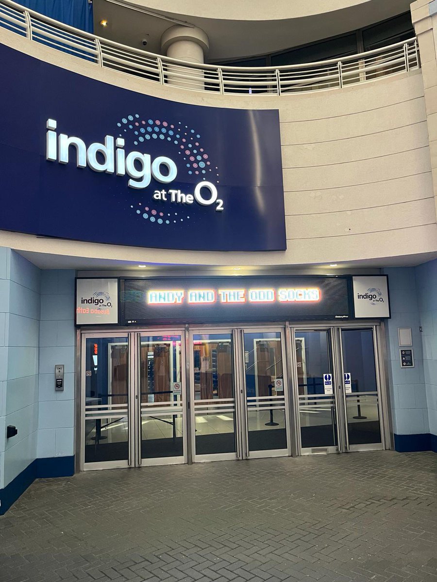 We have arrived!!! 🤘🤘🤘 #areyoureadytorocktour2024 #London #oddsocks @indigoatTheO2