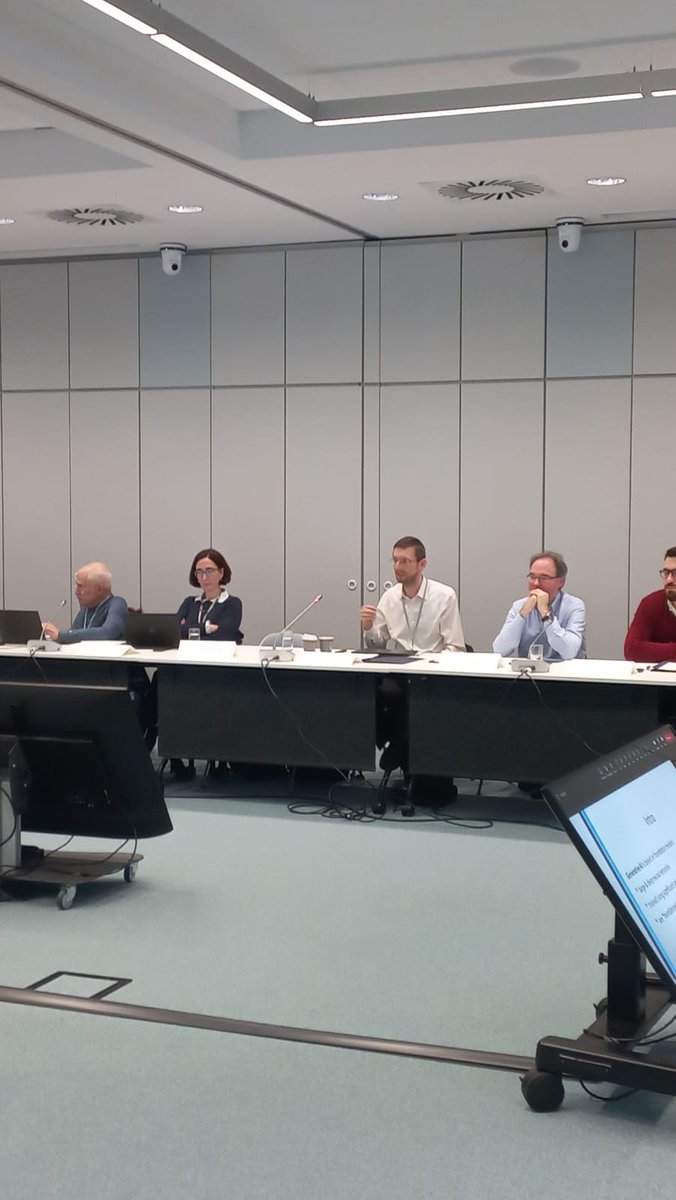 #EconPolicy79 ends w/ <a href="/akorinek/">Anton Korinek</a> <a href="/UVA/">UVA</a> presenting a new study on #AI monopolies in generative artificial intelligence. With high costs of computational resources and data requirements, the market may become extremely concentrated, posing economic and social risks.
1 /3 🧵