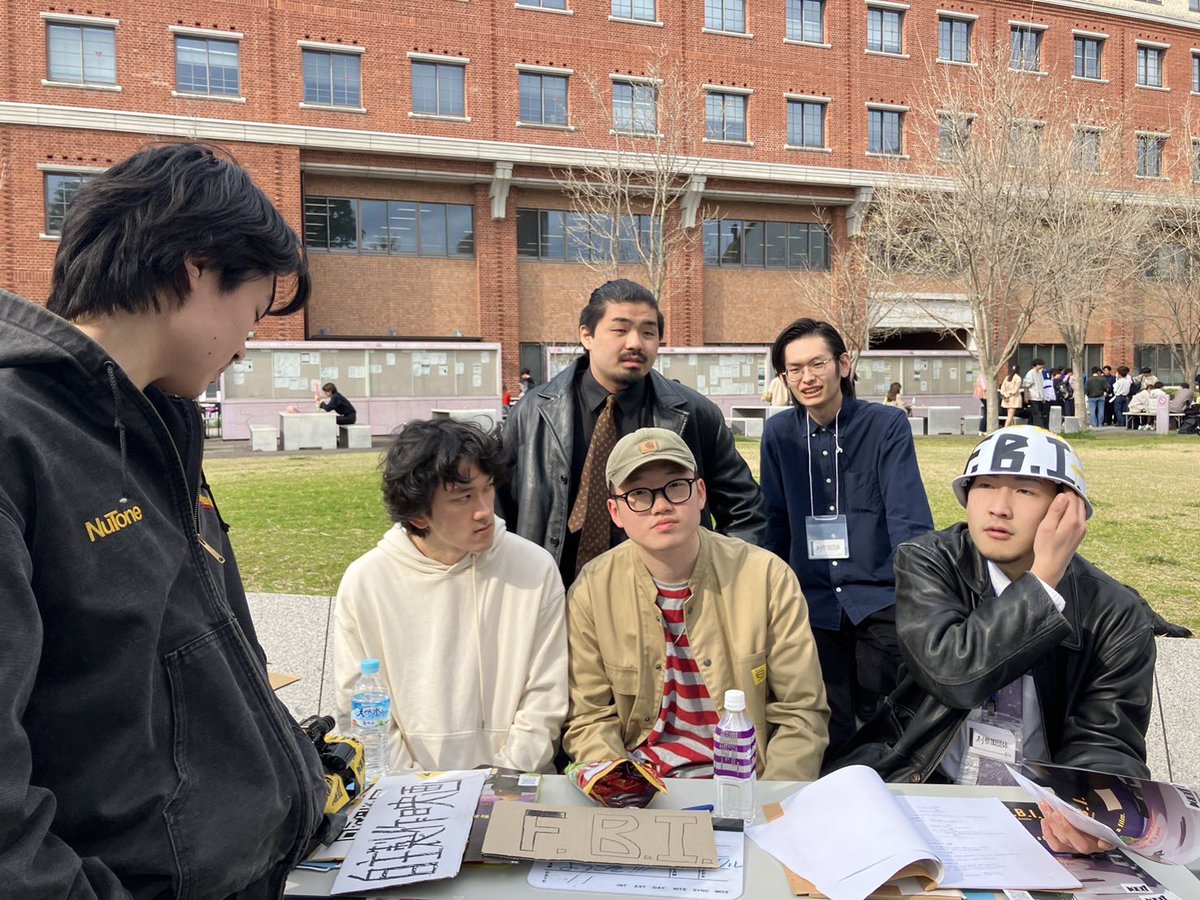 本日も新歓ありがとうございました！

本日はなんと4回生の方々もいらしてくださいましたー！🥰🥰

明日は撮影見学です！！(締切済み)
明日だけでなく、まだまだ見学予定ございます、詳しくは新歓LINEにて発表されます！🙋‍♂️

新歓LINEにまだ入っていない方は是非！DMまで！🗣️